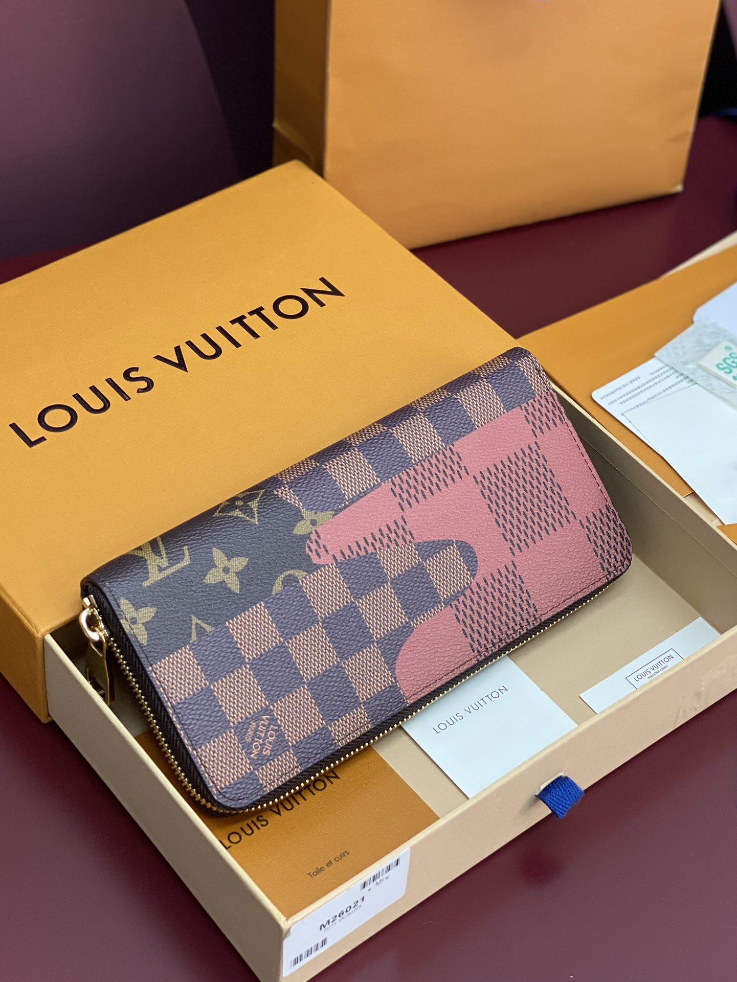 LV Zippy Wallet Monogram Material 