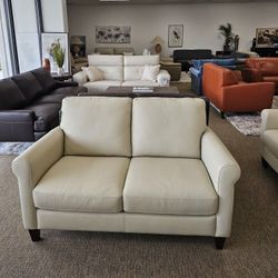 100% Leather Loveseat  - Kared