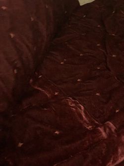 QUEEN Comforter Plus Shams
