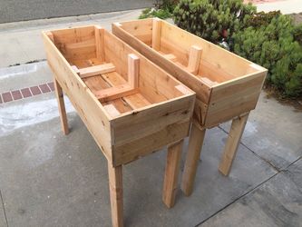 Custom made privacy wall Garden bed raised elevated planter box with legs 3 4 5 6 ft long cedar redwood