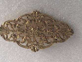 GOLD TONE BROOCH