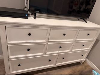 Free Dresser with mirror