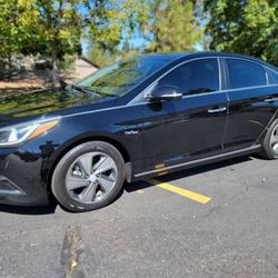 2016 Hyundai Sonata Hybrid Limited Edition Sedan...Excellent Condition