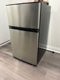 Mini fridge