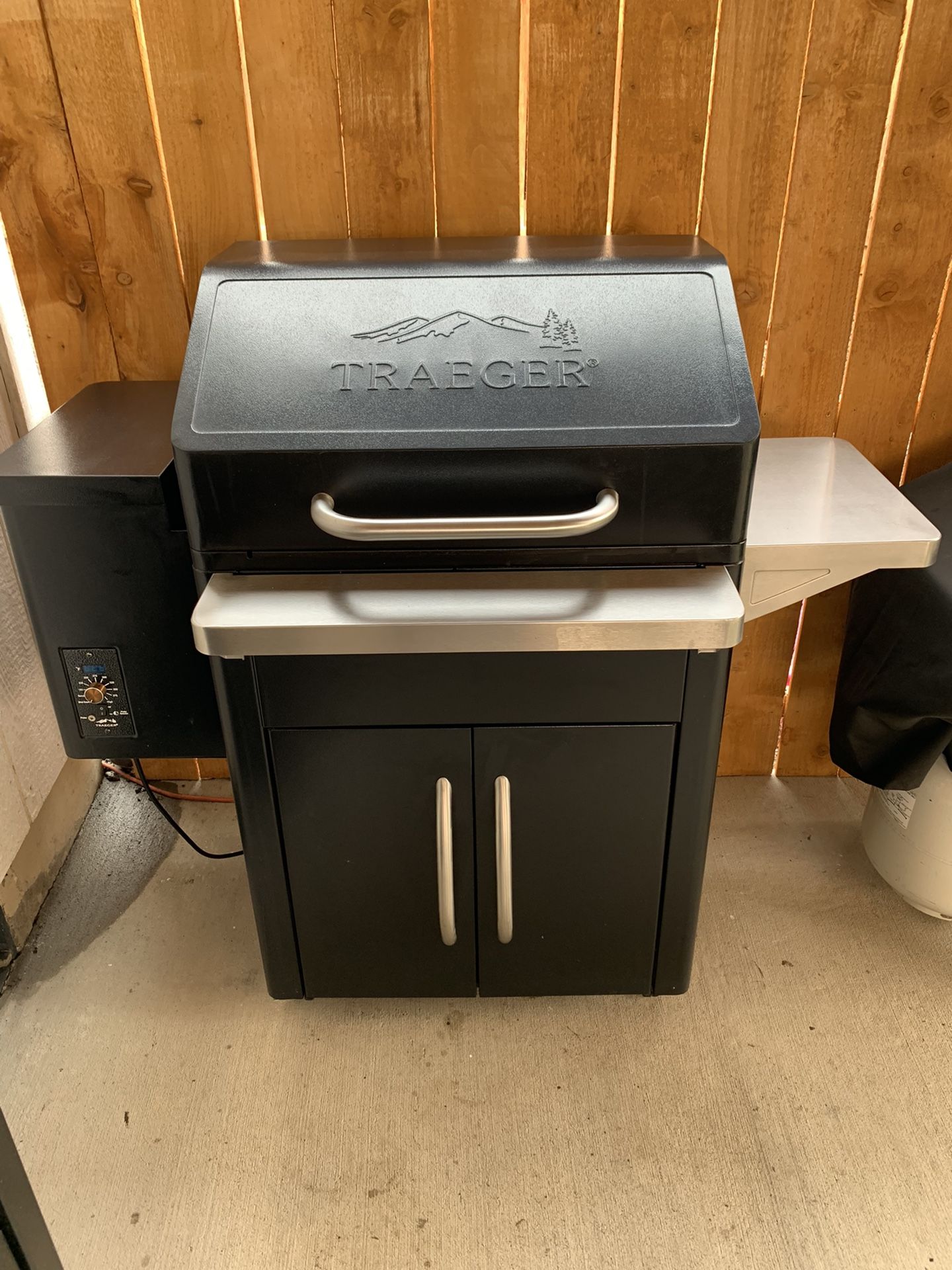 Traeger Silverton 