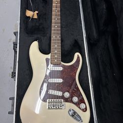 2010 Fender Stratocaster w/ flight case