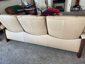 Stressless couch