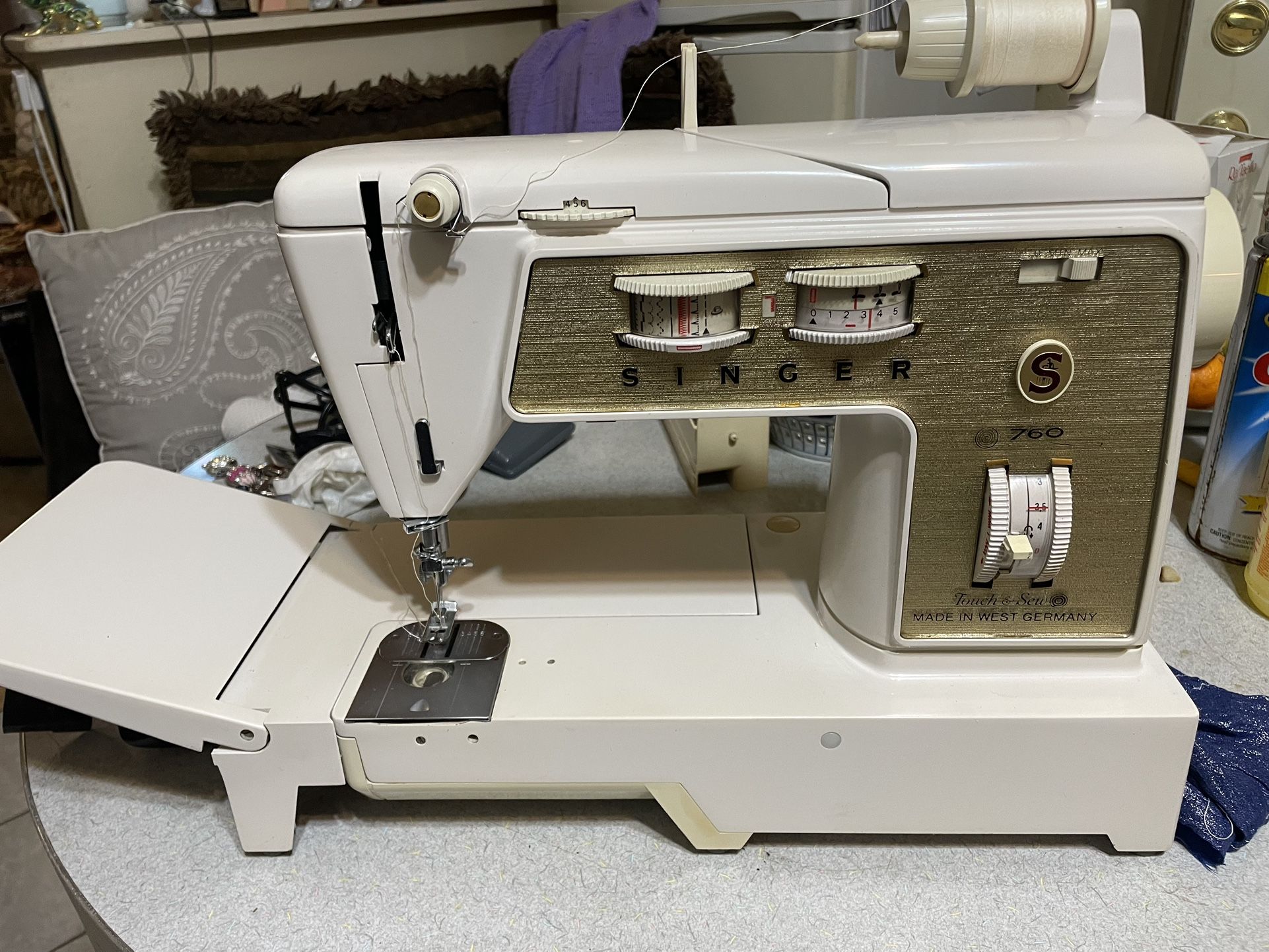 Singer 760 Sewing Machine 