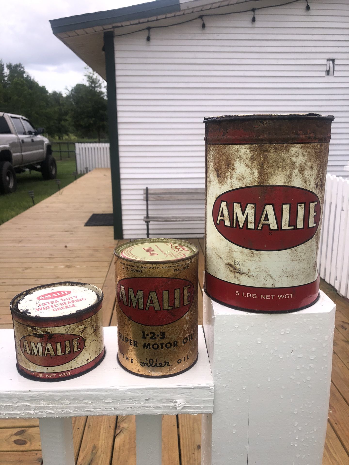 VINTAGE AMALIE OIL CANS - FULL