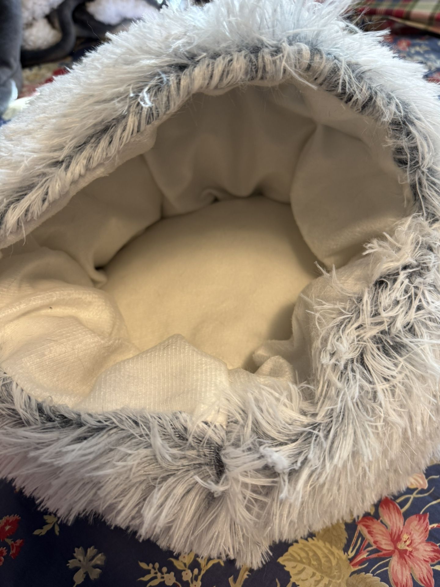 X Small Covered Pet Bed - Brand New