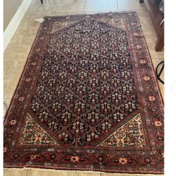 Persian Mahal Knotted In Iran. 