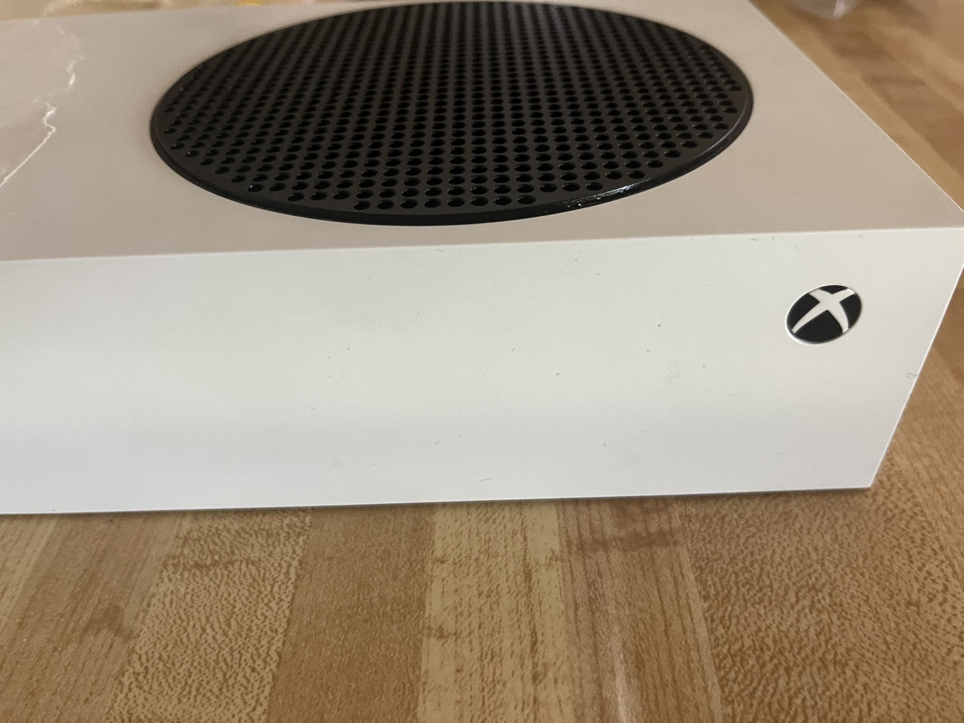 Xbox series s with 2 white controllers