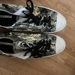 Converse Tennis Shoes