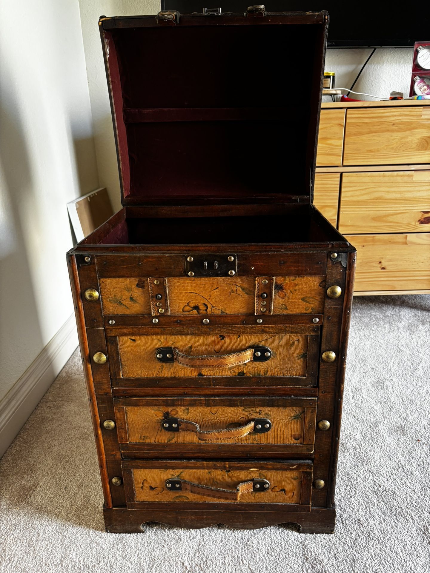 Vintage-Style Steamer Trunk Chest with Drawers β Wood, Leather & Felt-Lined