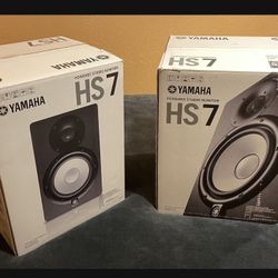 Pair of Yamaha HS7 studio monitors 