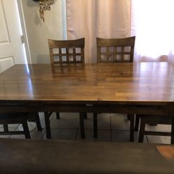 DINING ROOM TABLE WITH 4 CHAIRS AND ONE BENCH GREAT CONDITION SOLID WOOD 