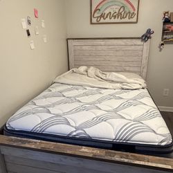 Full-size bed with mattress in excellent condition. Smoke-free and pet-free home. The mattress is clean and stain-free.