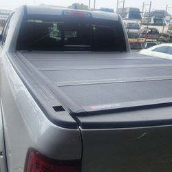 TONNEAU COVERS IN STOCK FOR ALL TRUCKS, TAPADERAS BAK FLIP MX4 EN INVENTARIO, HARD TRIFOLD BED COVERS, TAPAS DE TRES PEDAZOS, BEDLINERS, BED LINERS