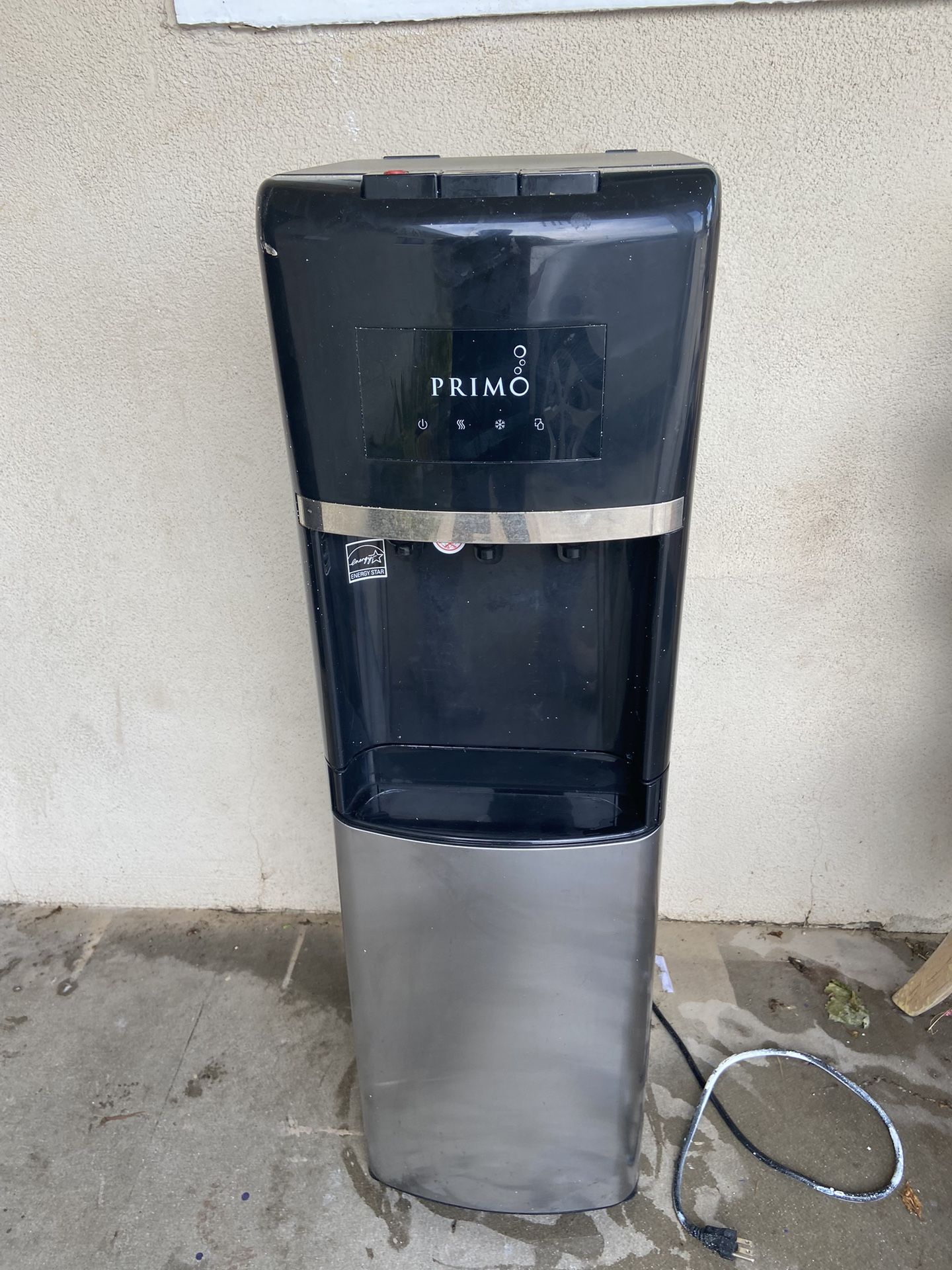 Free Dispensador De Agua Primo for Sale in San Bernardino, CA OfferUp