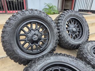 18" MAYHEM w/ 33"x12.50R18 Tires