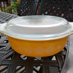Vintage Pyrex 1.5 Quart OVAL Ovenware Casserole Primary Yellow with Lid

