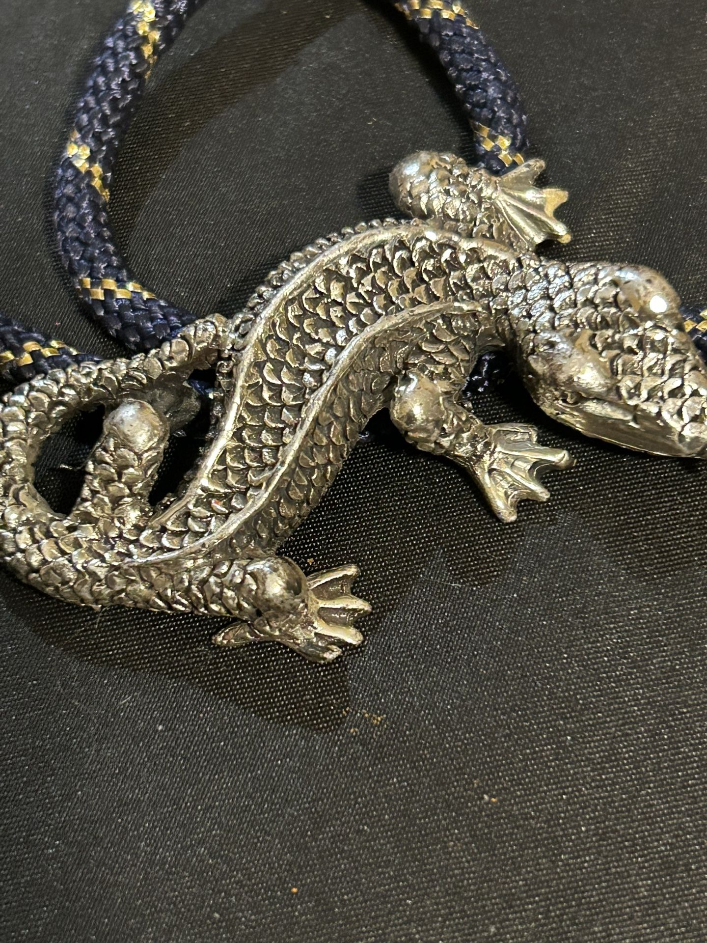 VINTAGE NATIVE AMERICAN LIZARD BOHO TIE WITH ORNATE TIPS