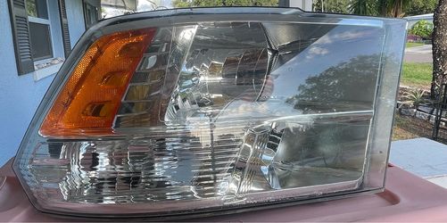 2009-2012 Dodge Ram 1(contact info removed) Front Passenger Side Headlight Assembly