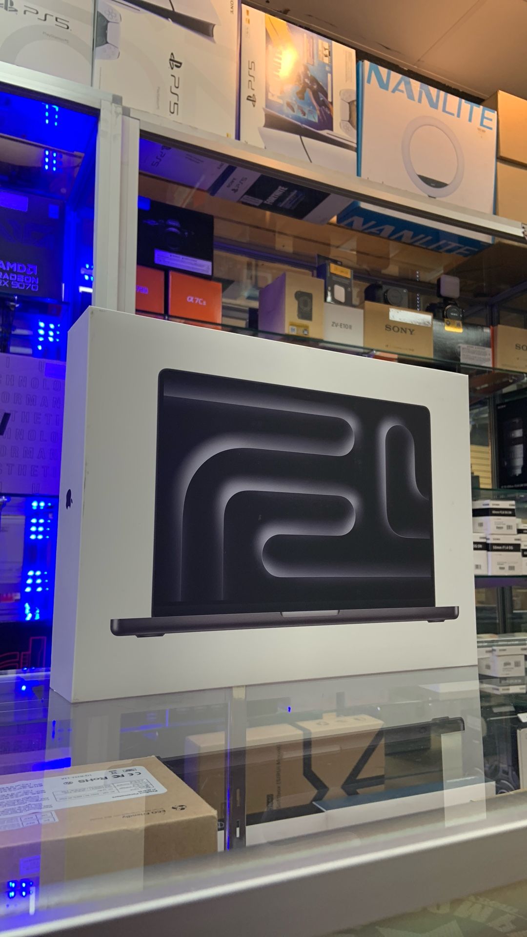 14” MacBook Pro M5 32GB RAM 512GB SSD Nano Texture