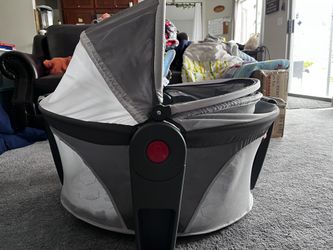 Fisher price Portable Bassinet On The Go Baby Dome