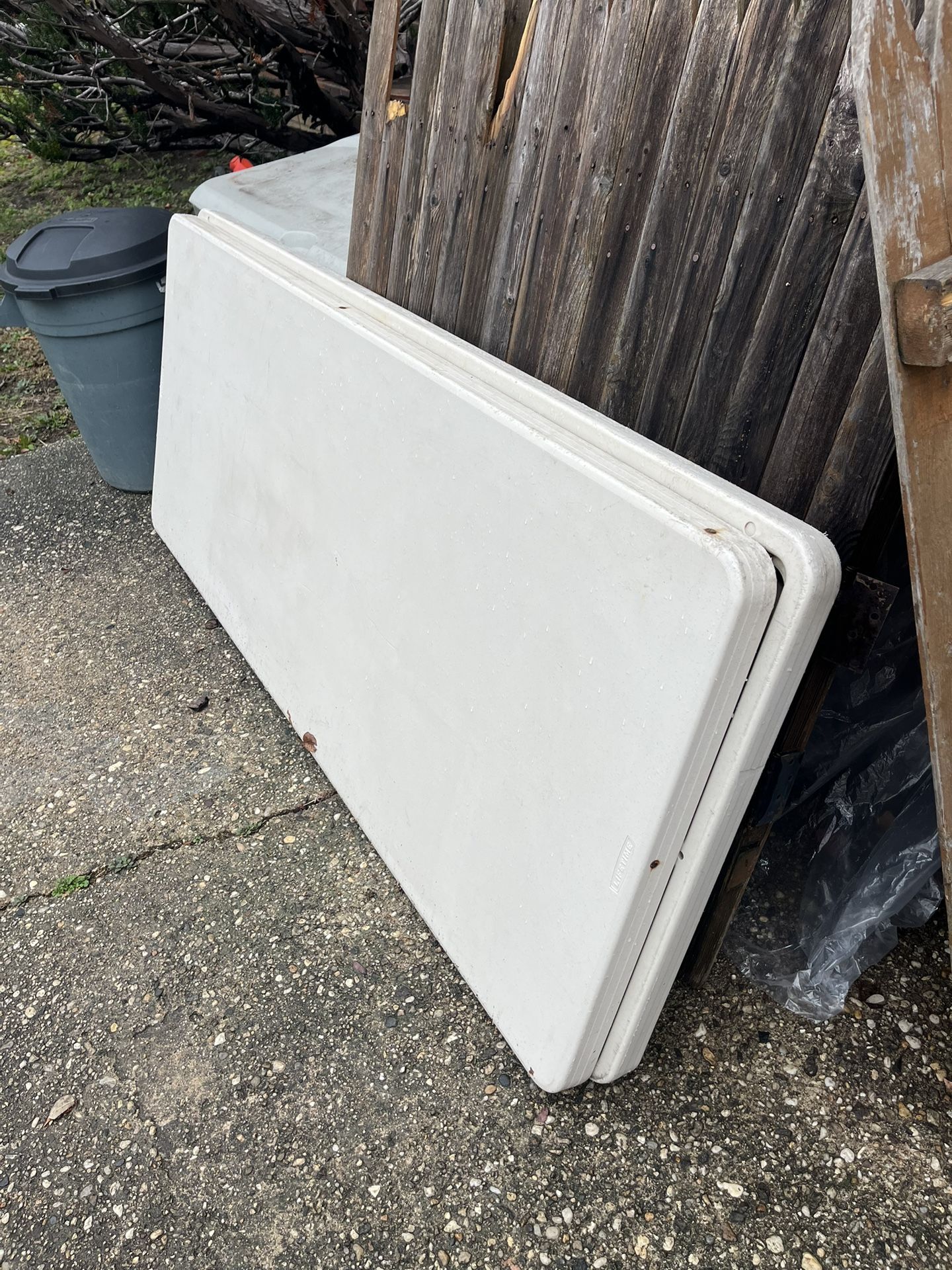 LONG. FOLDABLE. TABLES. (. Lifetime. ). 2. X