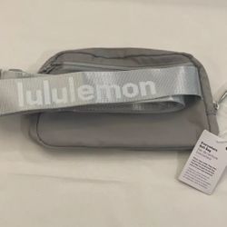 NWT Lululemon Everywhere Belt Bag 1L Silver /WHT Grey/White