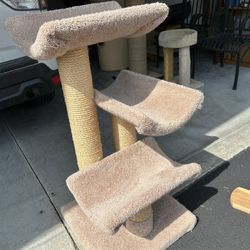 ARUBA CAT TREE 4’ Three resting spots 
