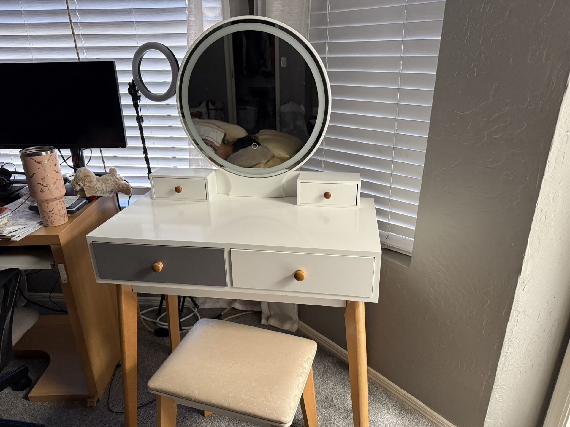 Vanity Mirror And Lights