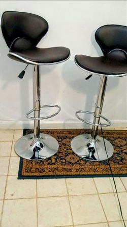 BARSTOOL SET - adjustable height, cushioned swivel seats, backrest.