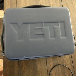 Navy blue 5l yeti lunchbox