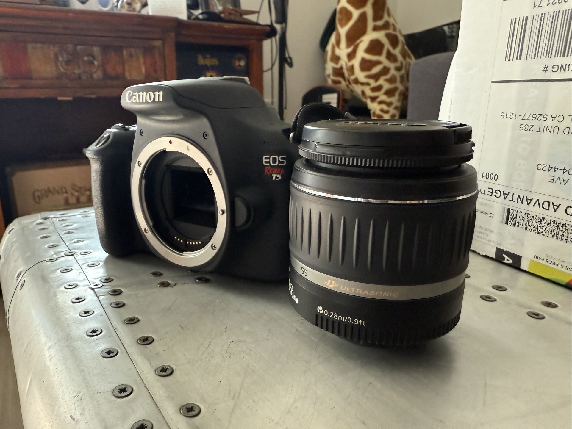 Canon EOS rebel T5 + lens + bag +battery included