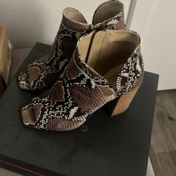 Vince Camuto 