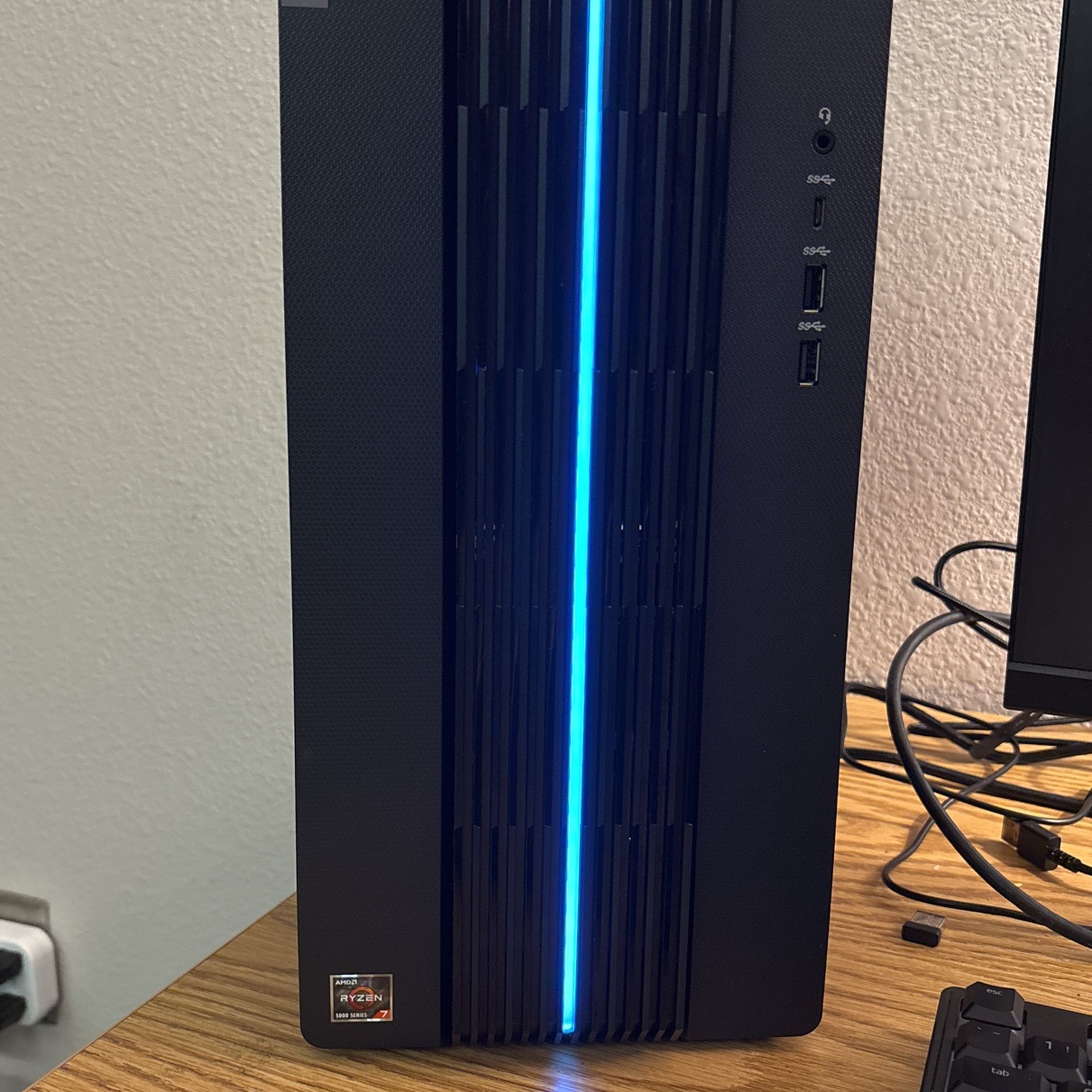Gaming PC  Lenovo IdeaCentre Gaming Desktop With Amd Ryzen 7 5800G And (RX 560 Series GPu Doent Show On HDMI But Turns On) 
