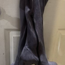 BCBGeneration Knee-High Heels – Size 7.5