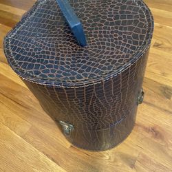 Vintage Hat Carrier