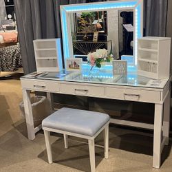 StephanieLuminous White Vanity
Furniture of America$10 Down Payment And Financing Available