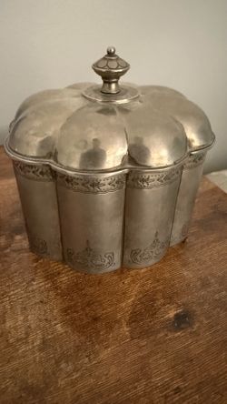 Silver Scalloped Jewelry Box