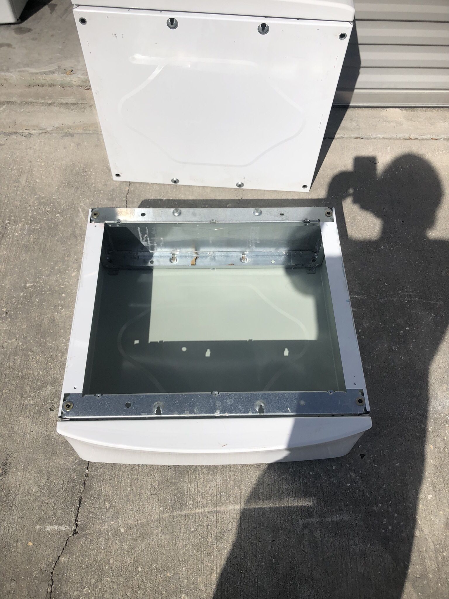 Whirlpool duet pedestals no draws on the they just lift the washer and