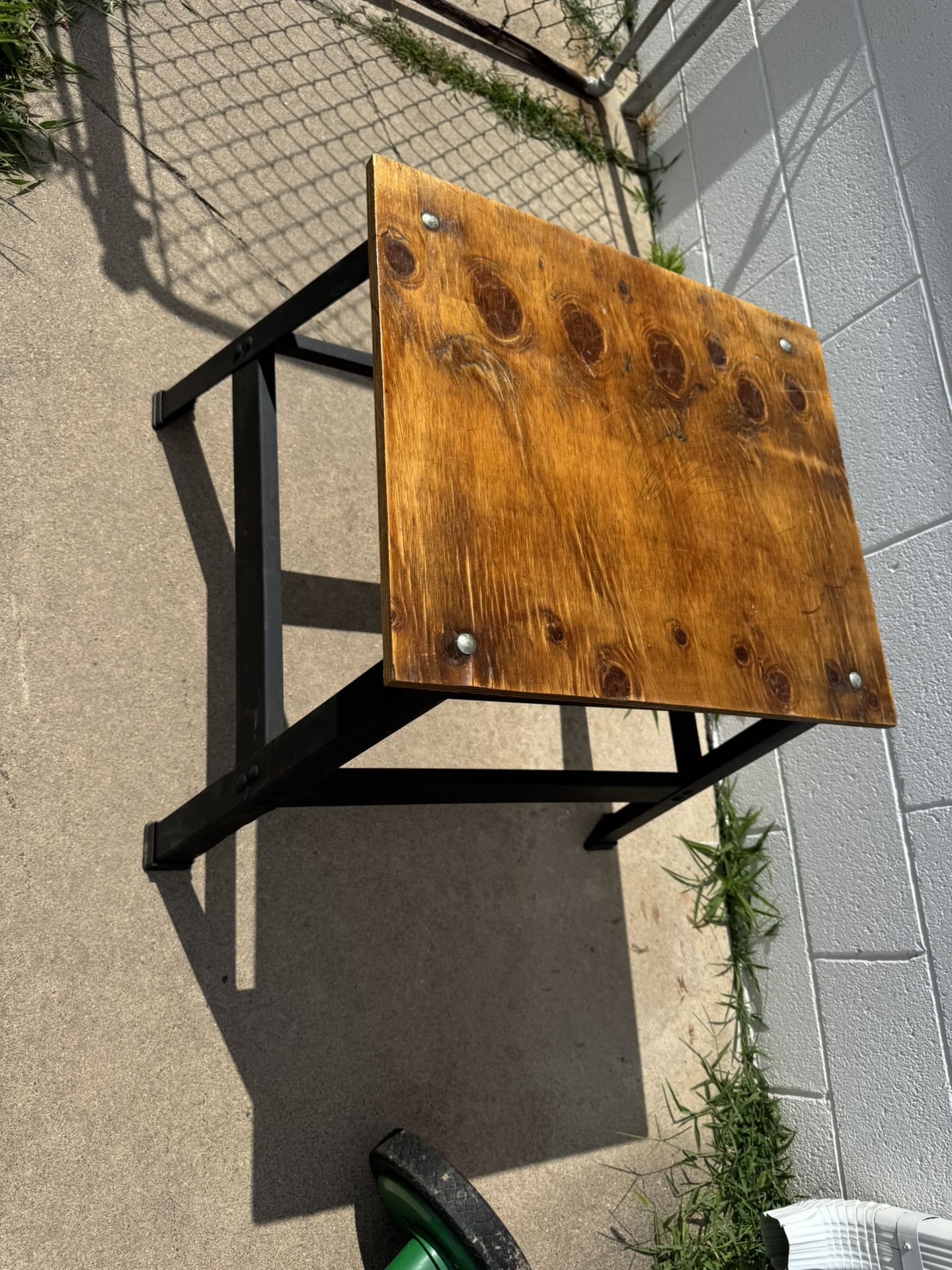 Work end table - 24”ax20”x24” tall