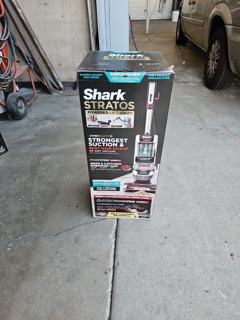 SHARK STRATOS DUO CLEAN VACUUM