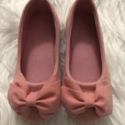 Size 26 pink toddler girl shoes—READ