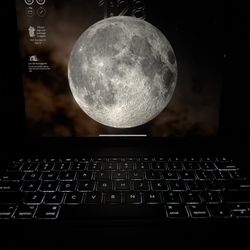 Apple iPad Pro 12.9 6th Gen M2 + Logitech Keyboard + Apple Pencil