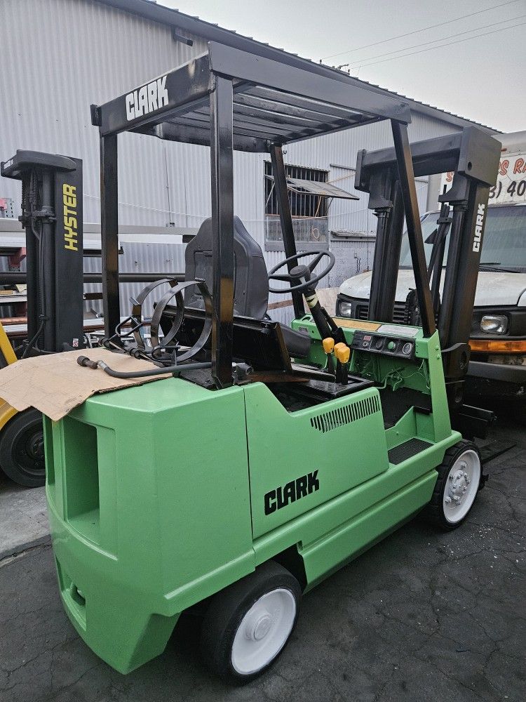 Clark fork lift LP for sale GCX25 4700lbs Capacity With Side Shift