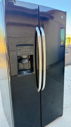 REFRIGERATOR GE BLACK COLOR