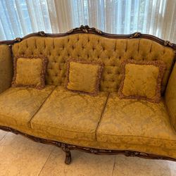 Traditional Gold/Yellow Sofa 